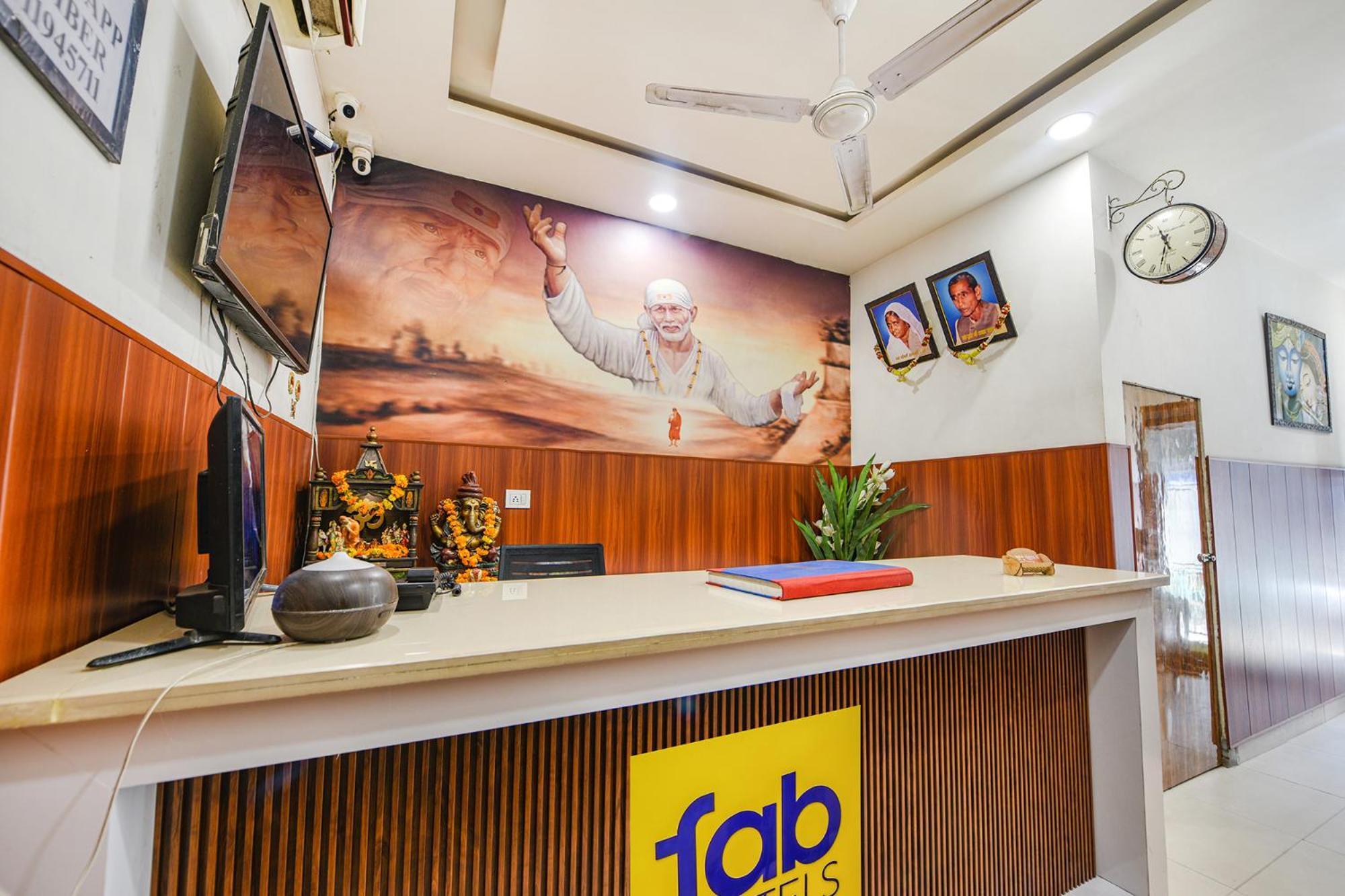 Fabhotel Shri Sai Dx - Nr Adarsh Nagar Metro 3*