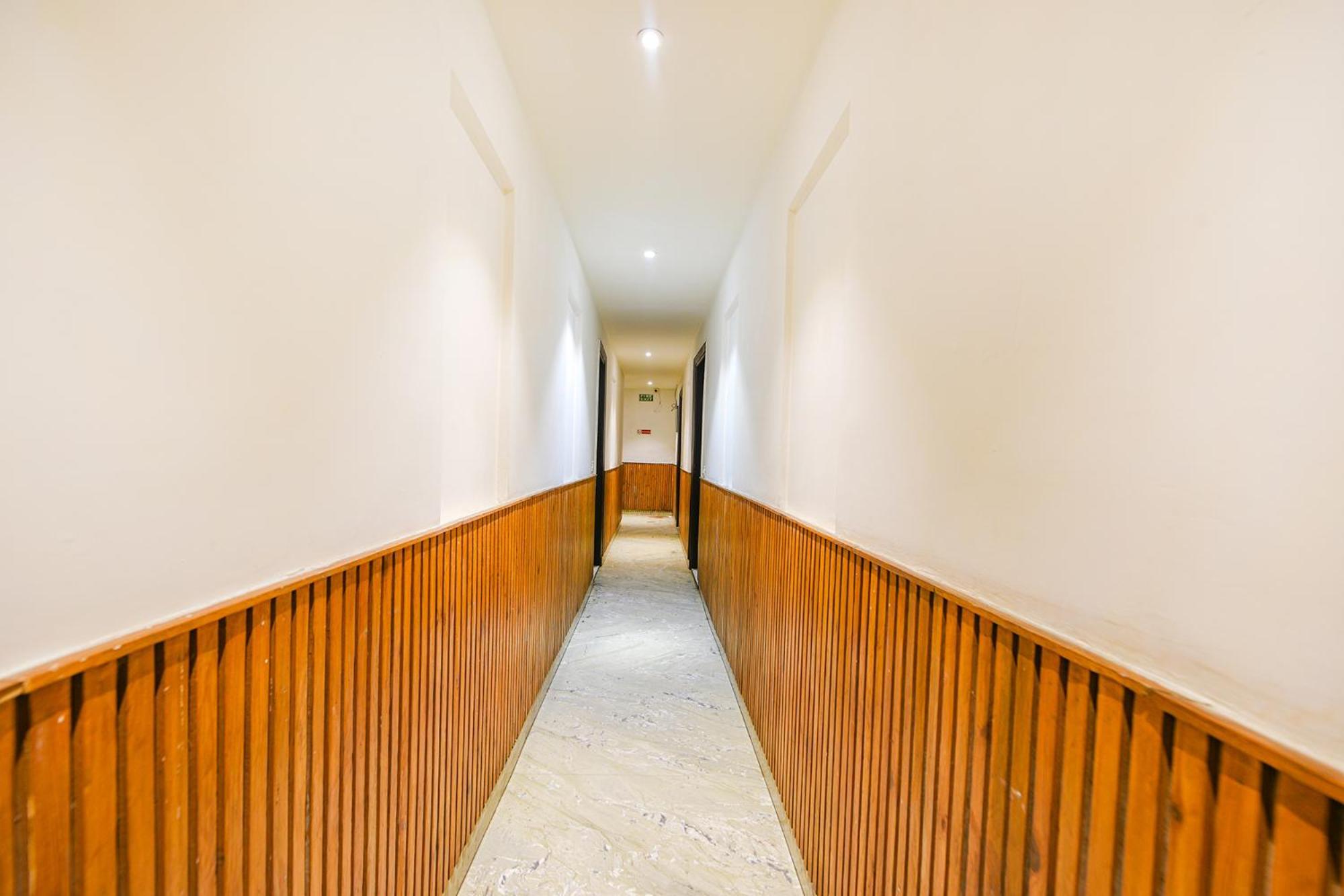 Fabhotel Shri Sai Dx - Nr Adarsh Nagar Metro 3* Delhi (National Capital Territory of India)