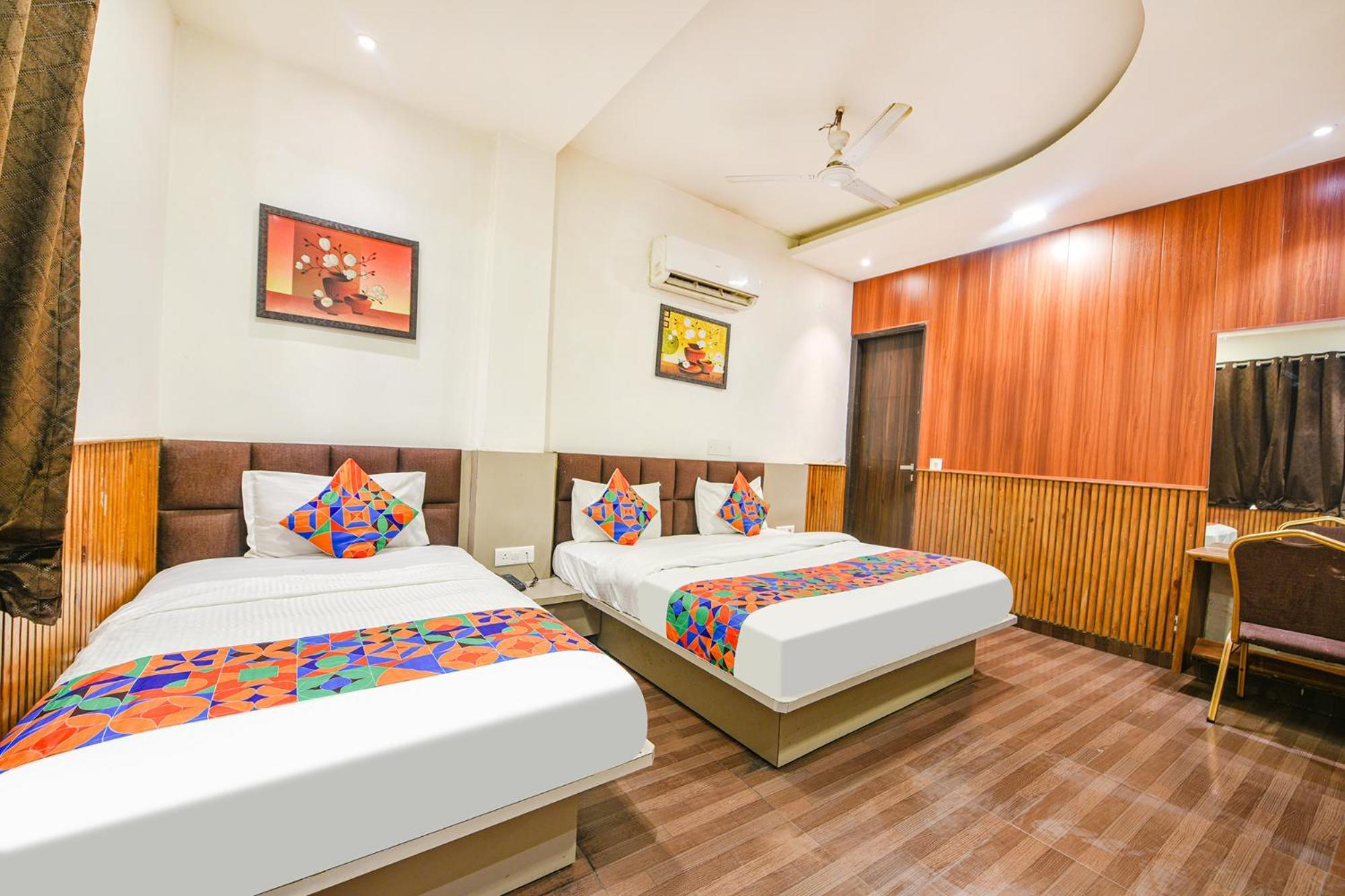 Fabhotel Shri Sai Dx - Nr Adarsh Nagar Metro Hotel 3*