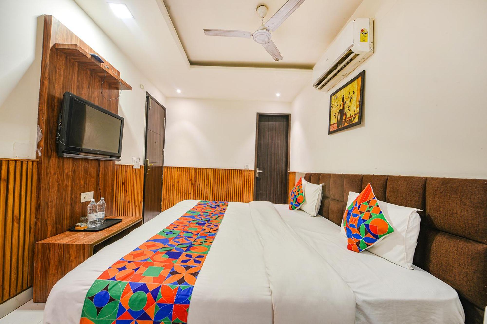 Fabhotel Shri Sai Dx - Nr Adarsh Nagar Metro 3* Delhi (National Capital Territory of India)