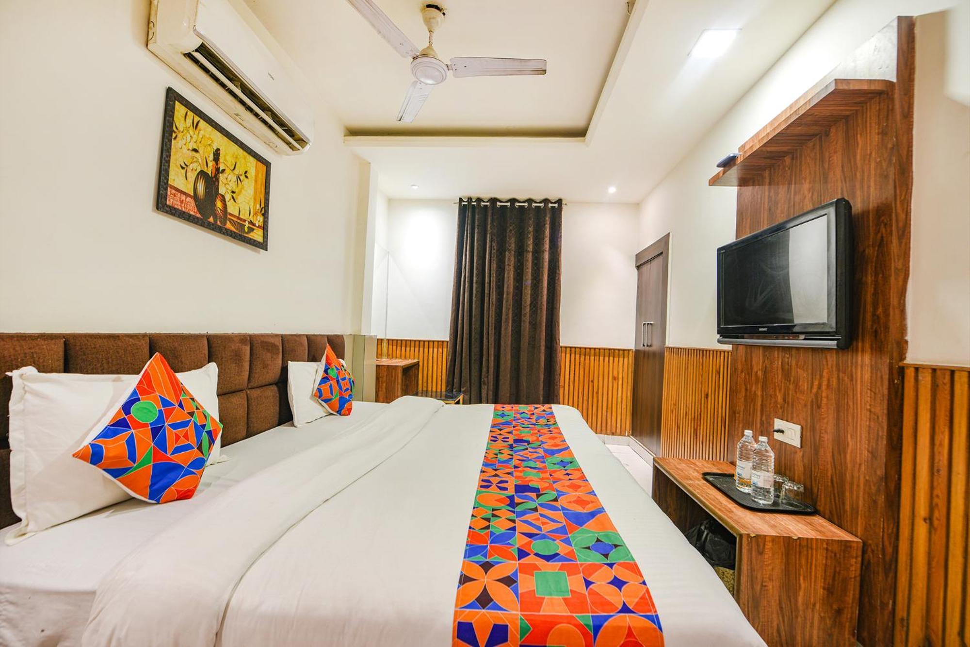 Fabhotel Shri Sai Dx - Nr Adarsh Nagar Metro Hotel