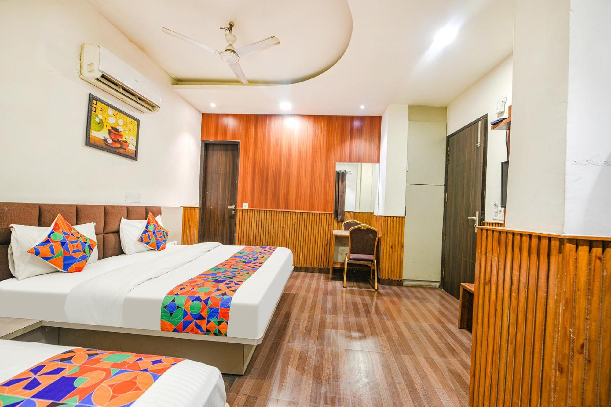 Fabhotel Shri Sai Dx - Nr Adarsh Nagar Metro Hotel 3*