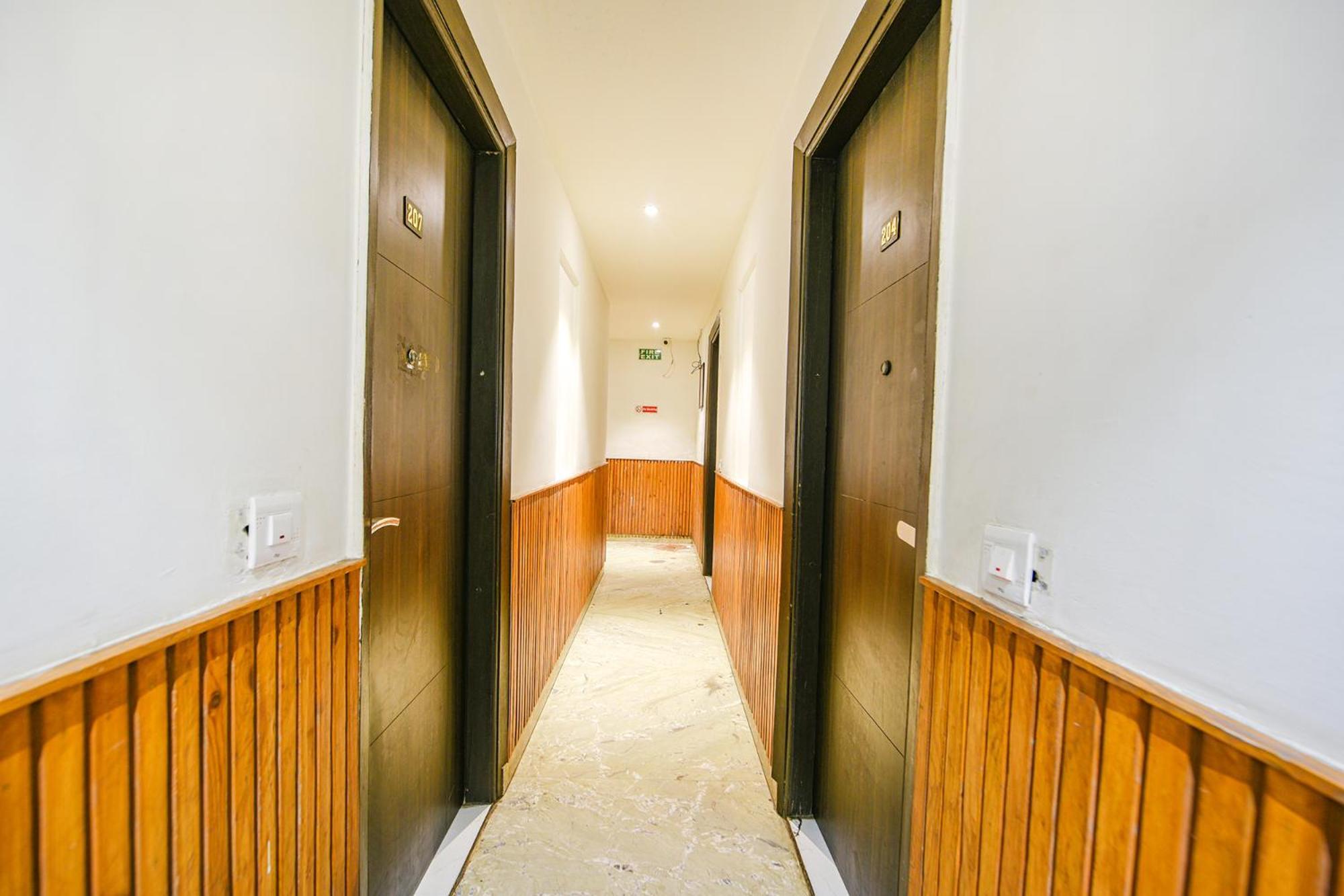 Fabhotel Shri Sai Dx - Nr Adarsh Nagar Metro