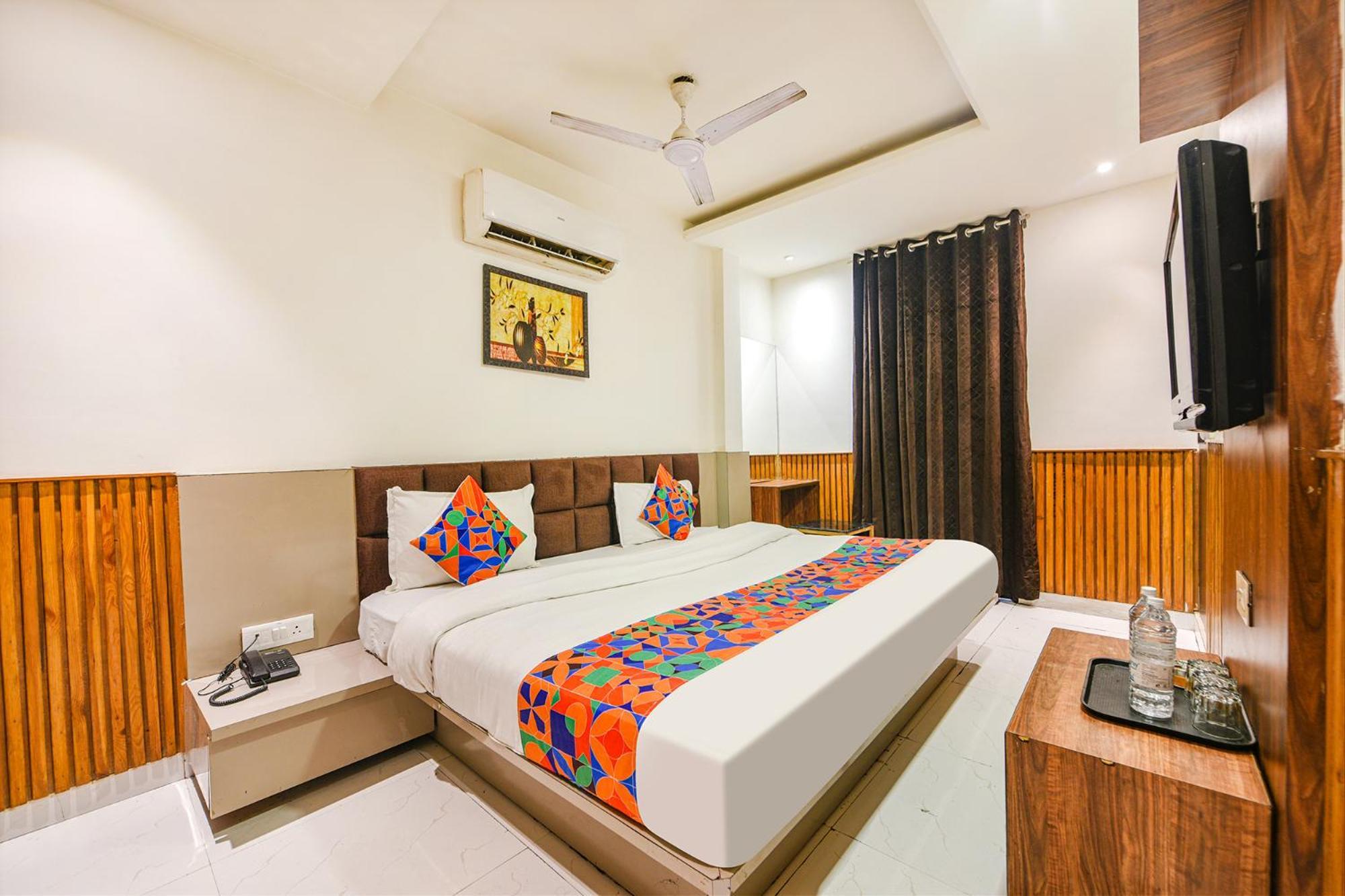 Hotel Fabhotel Shri Sai Dx - Nr Adarsh Nagar Metro