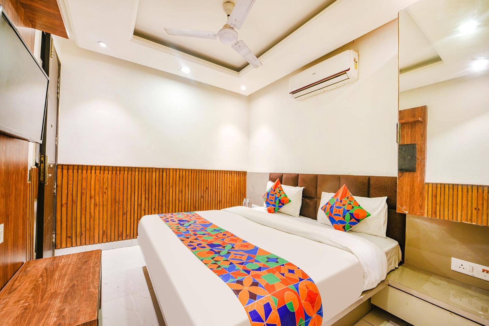 Fabhotel Shri Sai Dx - Nr Adarsh Nagar Metro 3*